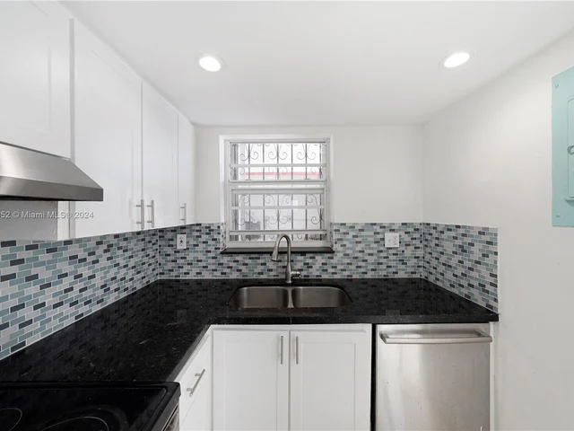 1083 W 38th St # 8, Hialeah FL 33012