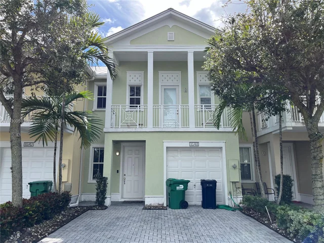 10748 NW 74th Ln, Doral FL 33178