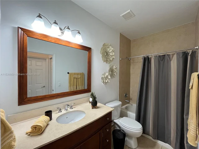 10748 NW 74th Ln, Doral FL 33178