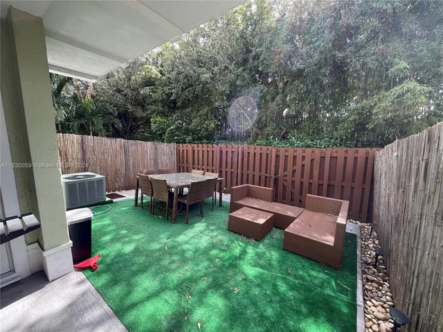 10748 NW 74th Ln, Doral FL 33178