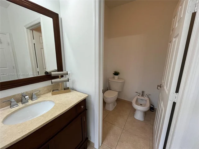 10748 NW 74th Ln, Doral FL 33178