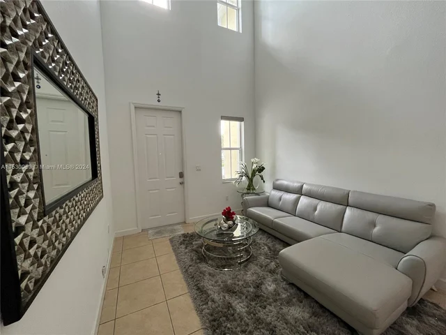 10748 NW 74th Ln, Doral FL 33178