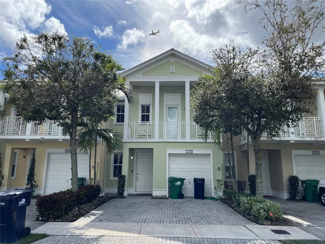 10748 NW 74th Ln, Doral FL 33178