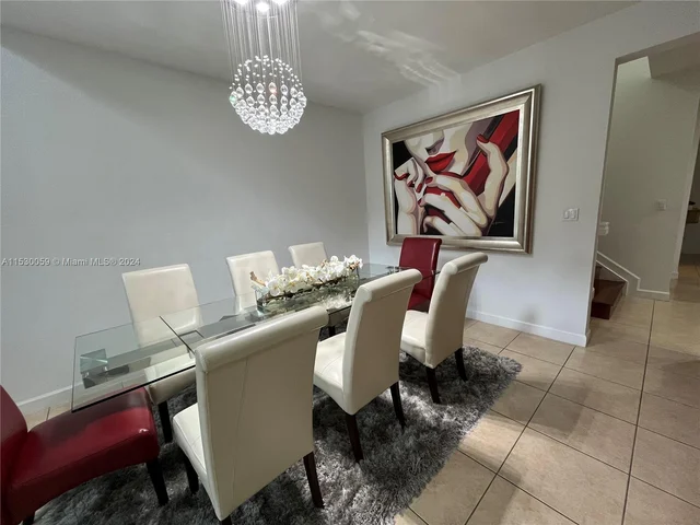 10748 NW 74th Ln, Doral FL 33178