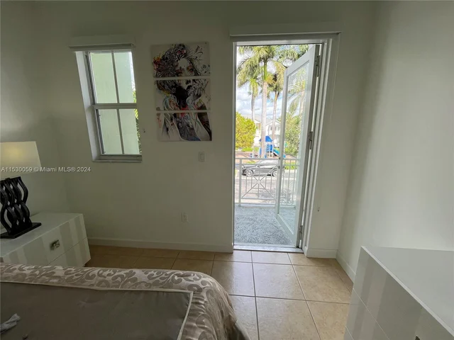 10748 NW 74th Ln, Doral FL 33178