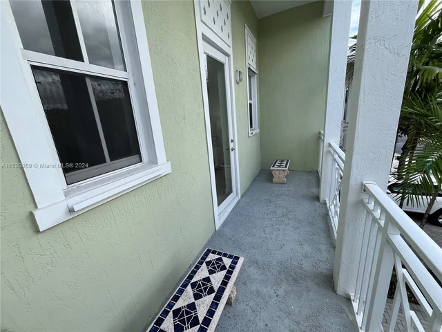 10748 NW 74th Ln, Doral FL 33178