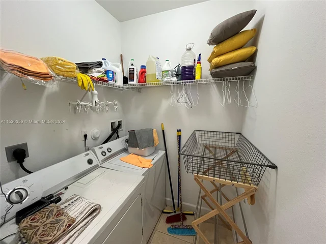 10748 NW 74th Ln, Doral FL 33178