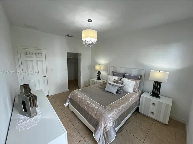 10748 NW 74th Ln, Doral FL 33178