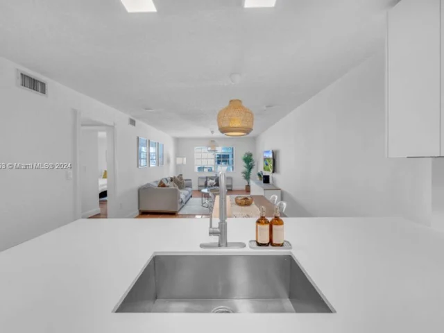 251 Galen Dr # 201E, Key Biscayne FL 33149