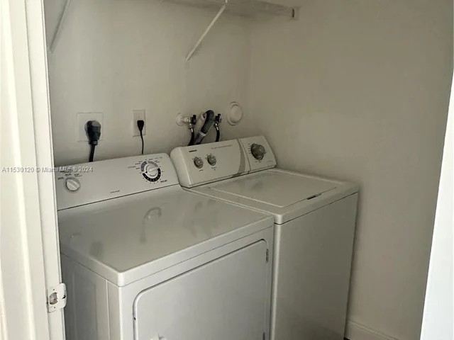 2579 SE 13th Ct, Homestead FL 33035