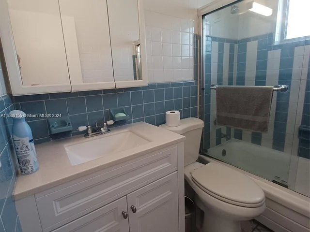 542 Euclid # 15, Miami Beach FL 33139