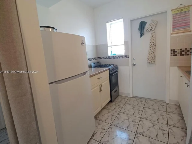 542 Euclid # 15, Miami Beach FL 33139