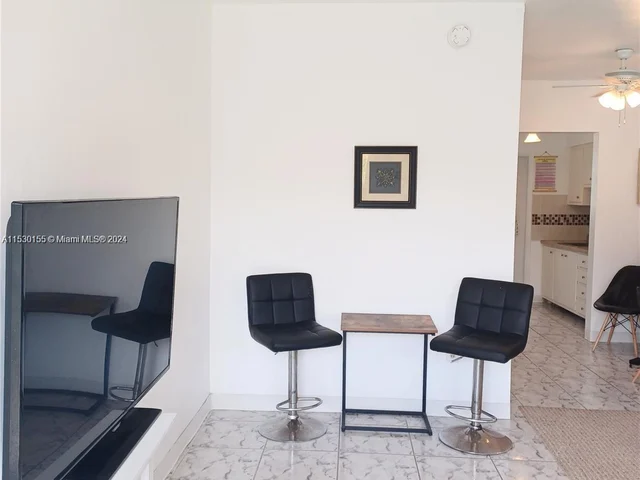 542 Euclid # 15, Miami Beach FL 33139