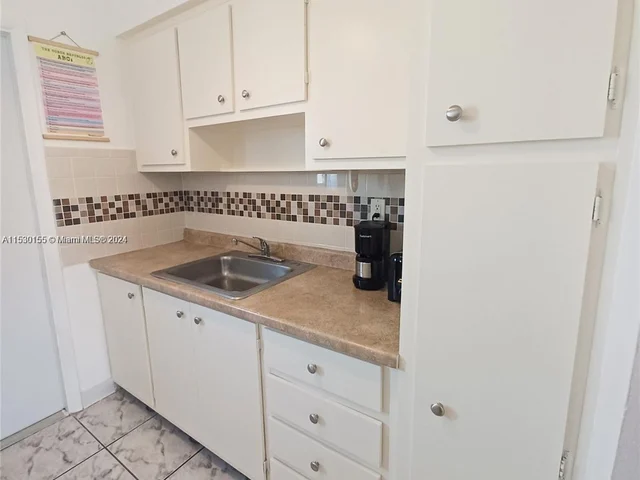 542 Euclid # 15, Miami Beach FL 33139