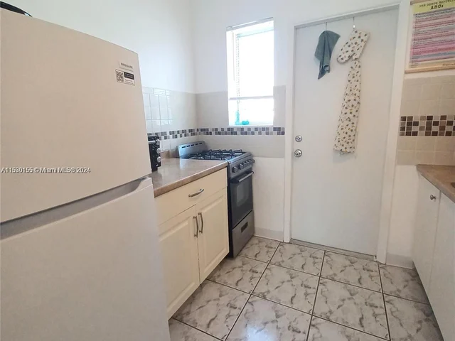 542 Euclid # 15, Miami Beach FL 33139
