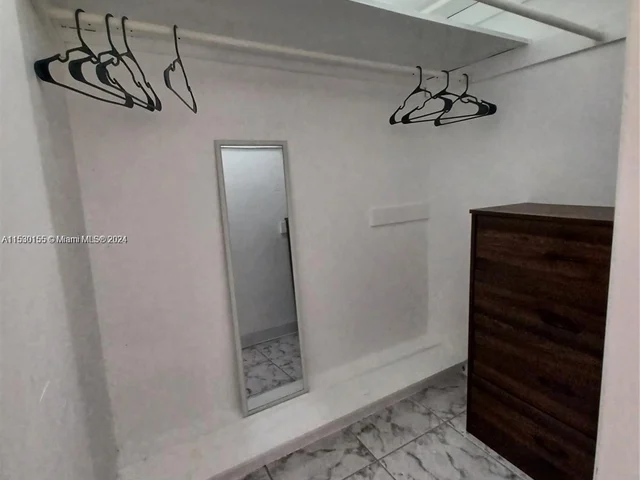542 Euclid # 15, Miami Beach FL 33139