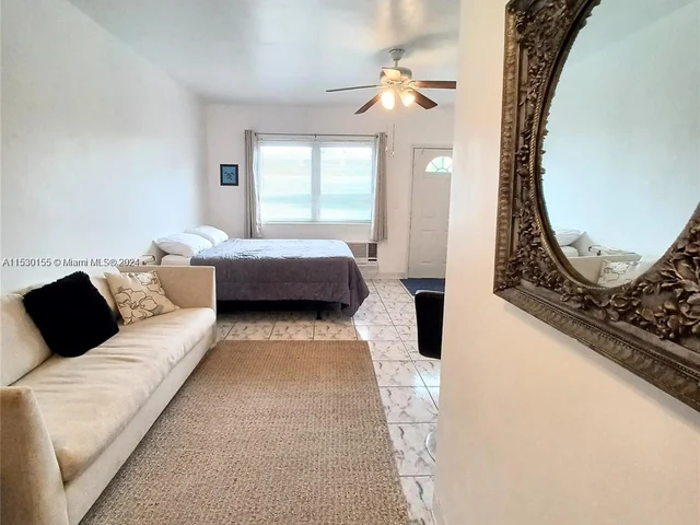 542 Euclid # 15, Miami Beach FL 33139