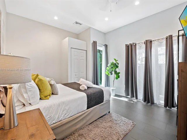 1523 Grant St, Hollywood FL 33020