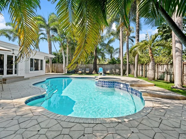 1523 Grant St, Hollywood FL 33020