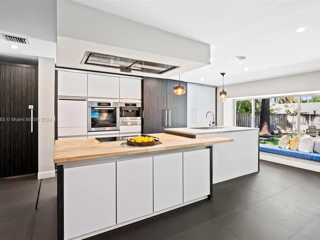 1523 Grant St, Hollywood FL 33020