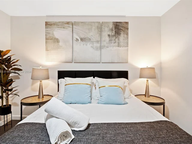 1523 Grant St, Hollywood FL 33020