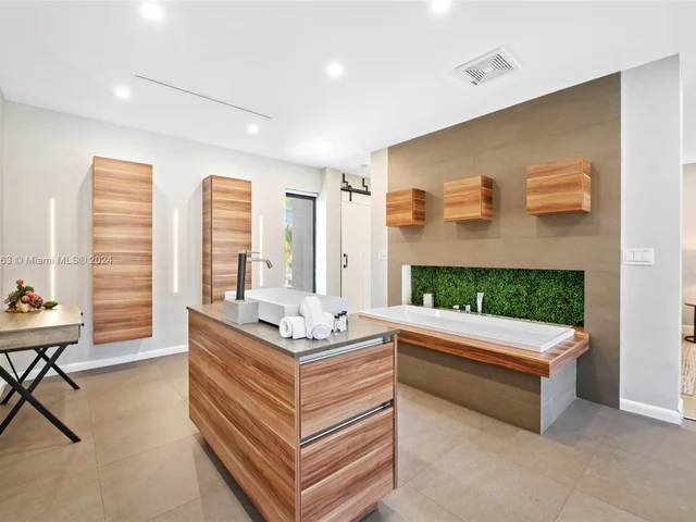 1523 Grant St, Hollywood FL 33020