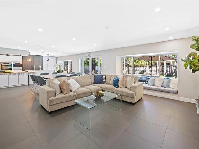 1523 Grant St, Hollywood FL 33020