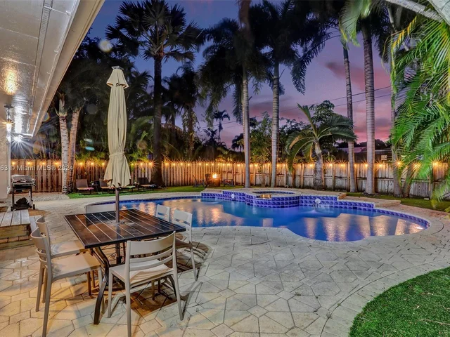 1523 Grant St, Hollywood FL 33020