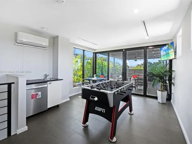 1523 Grant St, Hollywood FL 33020