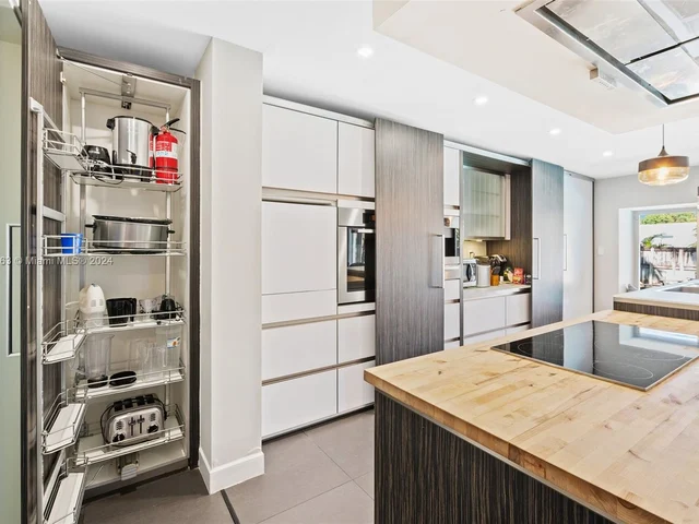 1523 Grant St, Hollywood FL 33020