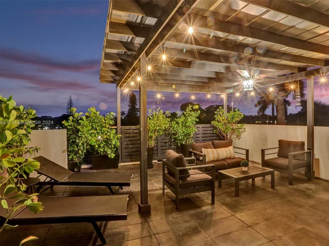 1523 Grant St, Hollywood FL 33020