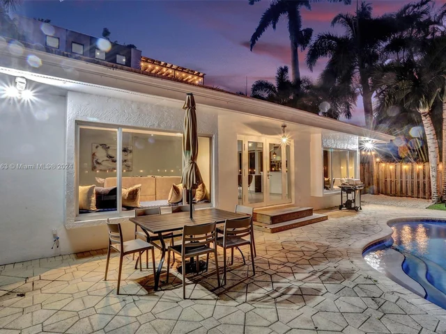 1523 Grant St, Hollywood FL 33020