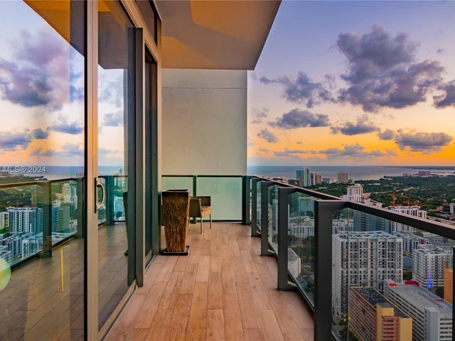 88 SW 7th St # 4106, Miami FL 33130