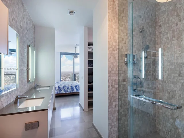 88 SW 7th St # 4106, Miami FL 33130