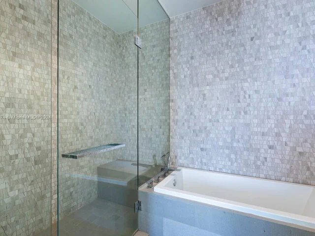 88 SW 7th St # 4106, Miami FL 33130