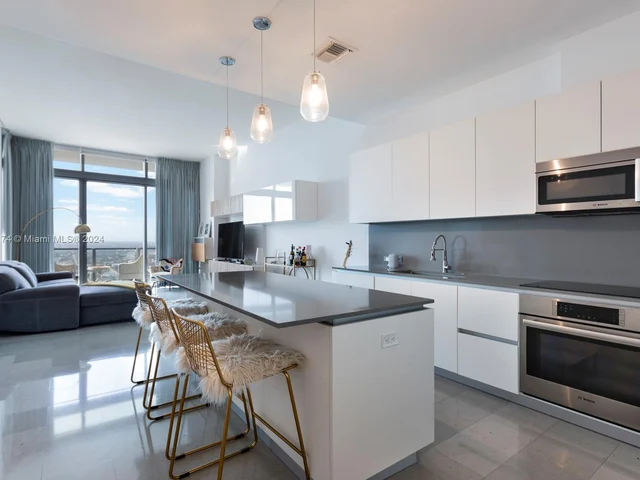 88 SW 7th St # 4106, Miami FL 33130