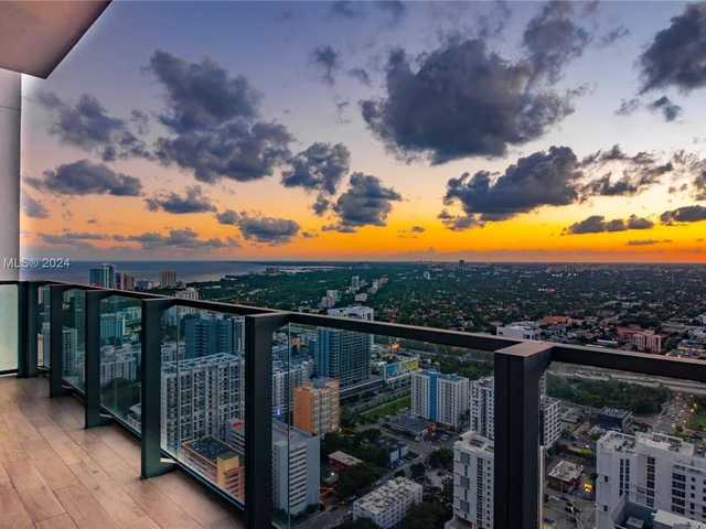 88 SW 7th St # 4106, Miami FL 33130