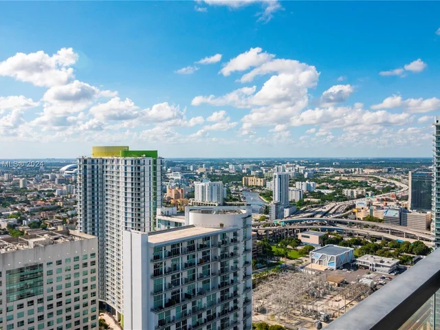 88 SW 7th St # 4106, Miami FL 33130