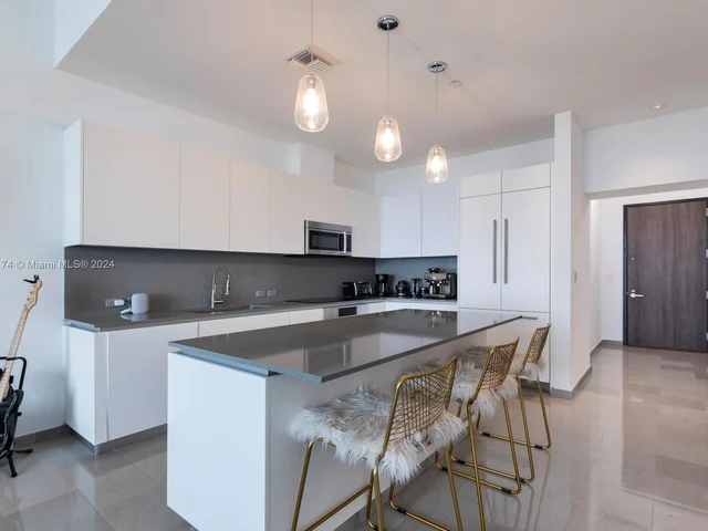 88 SW 7th St # 4106, Miami FL 33130