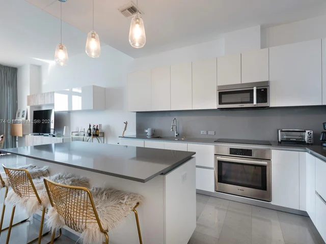 88 SW 7th St # 4106, Miami FL 33130