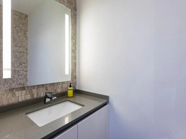 88 SW 7th St # 4106, Miami FL 33130