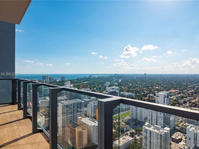 88 SW 7th St # 4106, Miami FL 33130