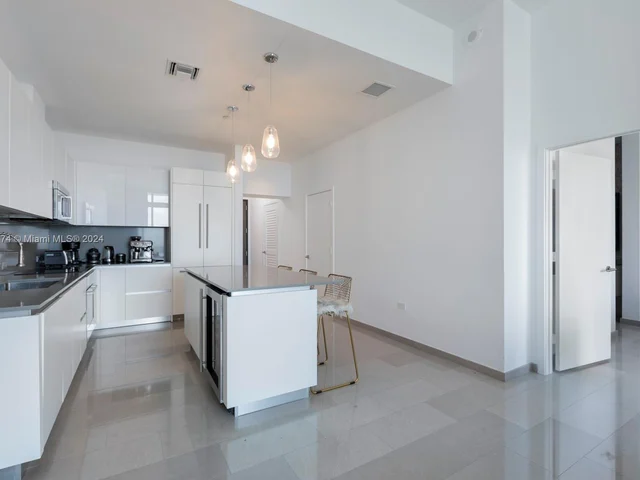 88 SW 7th St # 4106, Miami FL 33130