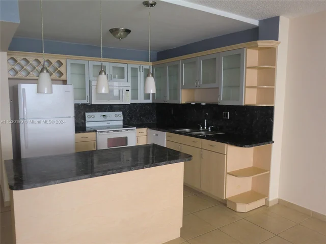 3725 S Ocean Dr # 809, Hollywood FL 33019