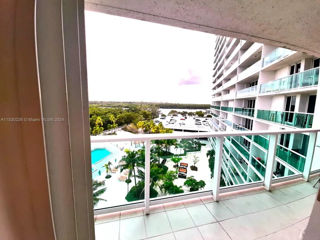 100 Bayview Dr # 721, Sunny Isles Beach FL 33160