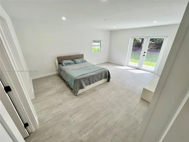 850 NE 127th St, North Miami FL 33161