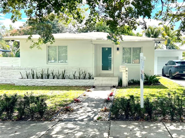 850 NE 127th St, North Miami FL 33161