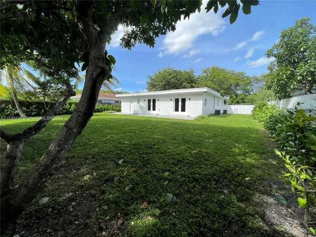 850 NE 127th St, North Miami FL 33161