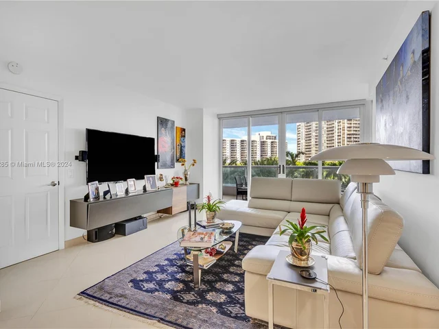 21055 Yacht Club Dr # 604, Aventura FL 33180