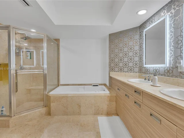 21055 Yacht Club Dr # 604, Aventura FL 33180